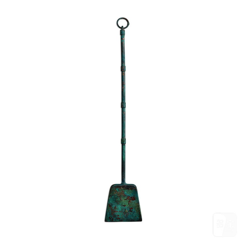 An archaic bronze trowel, Eastern Han dynasty | 東周 青銅竹節柄鏟 - 图2